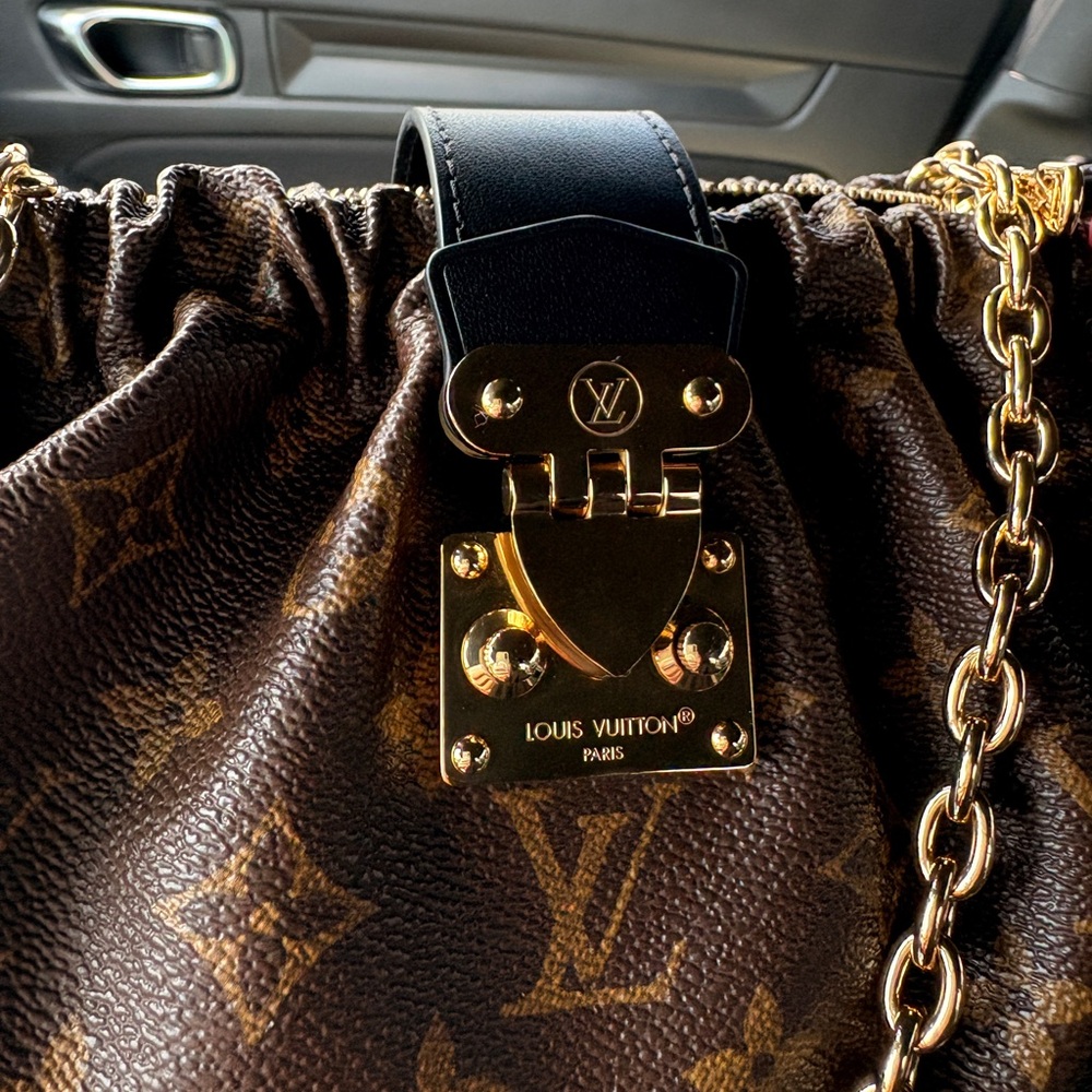 Louis Vuitton Gold-Chain Shoulder Bag - Picture 7 of 8